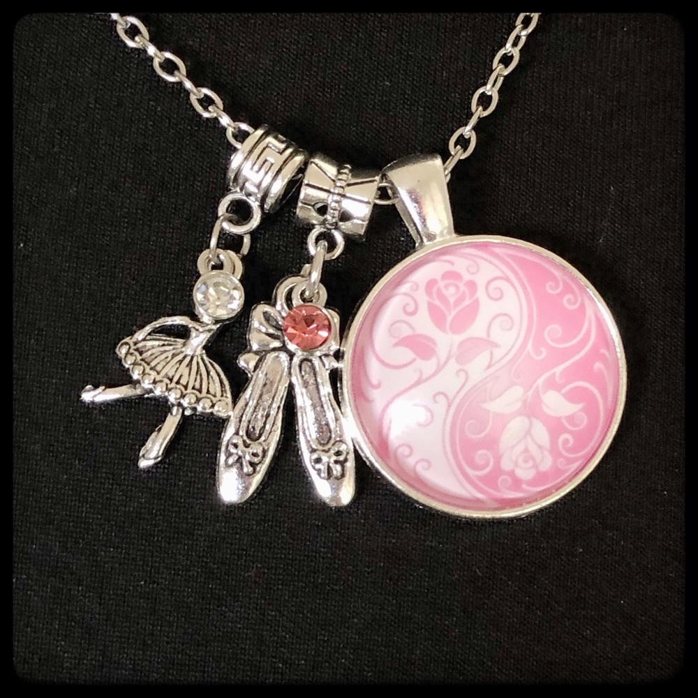 🆕✅ CHAIN NECKLACE WITH THREE CHARMS
